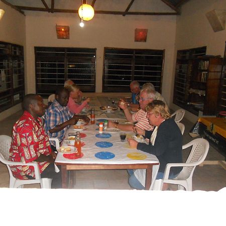 Masaka Backpackers, Tourists Cottage & Campsite ภายนอก รูปภาพ