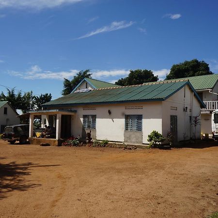 Masaka Backpackers, Tourists Cottage & Campsite ภายนอก รูปภาพ