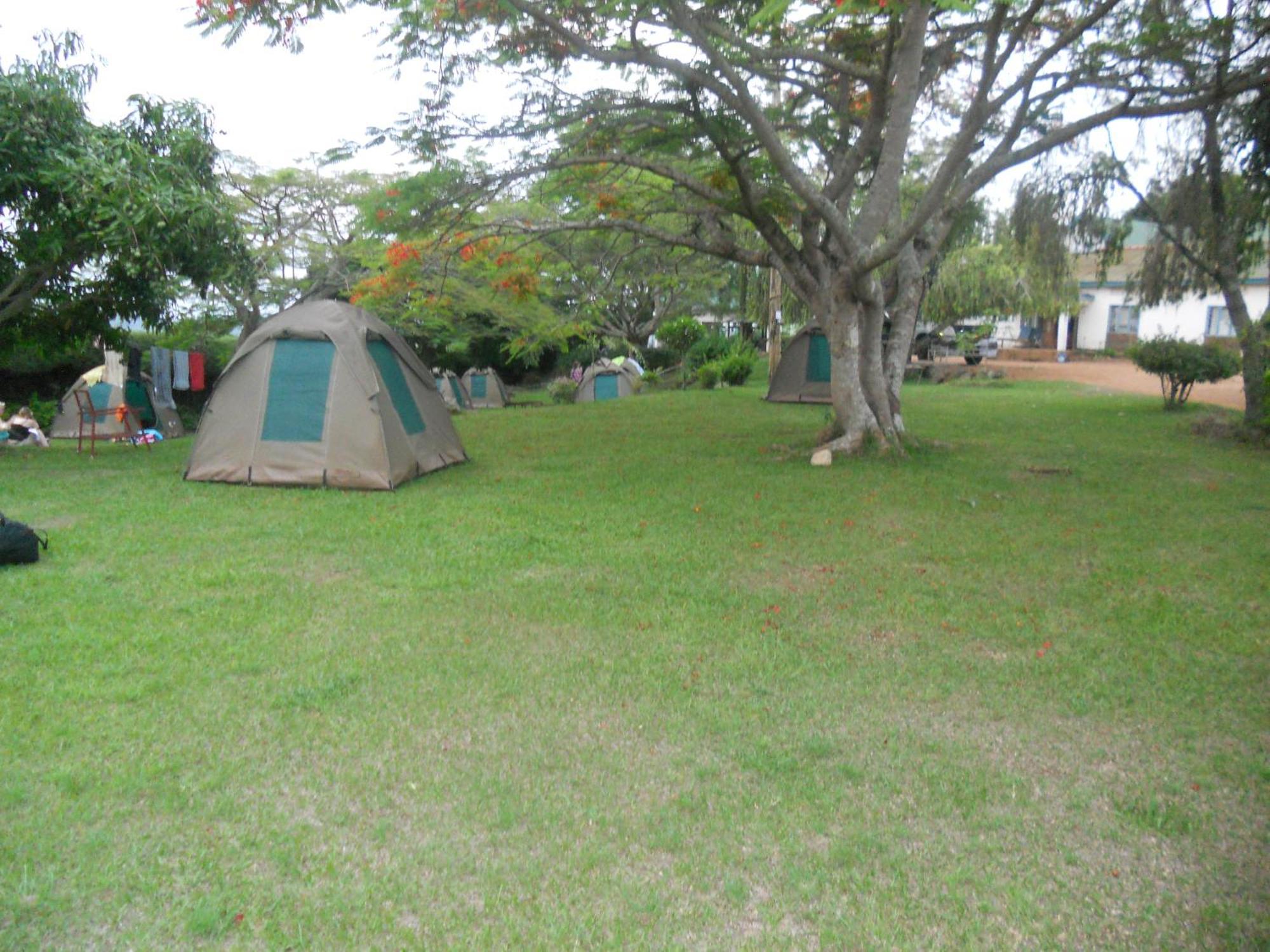 Masaka Backpackers, Tourists Cottage & Campsite ภายนอก รูปภาพ