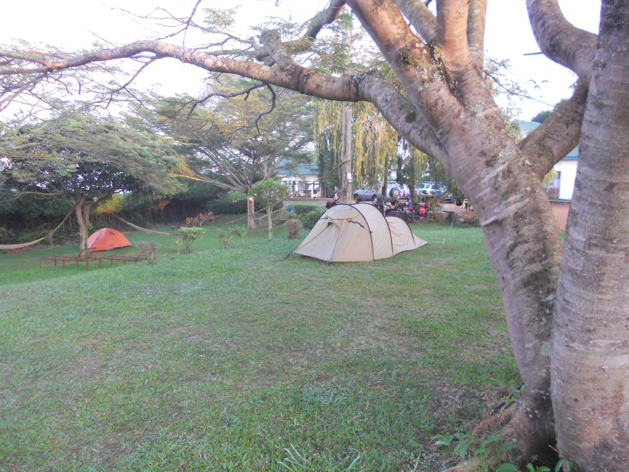 Masaka Backpackers, Tourists Cottage & Campsite ภายนอก รูปภาพ