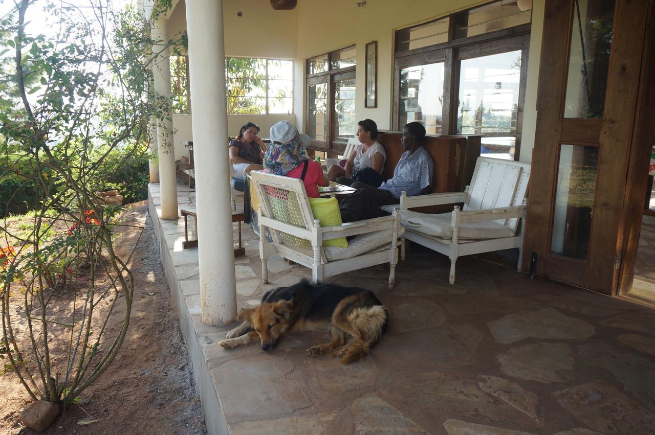 Masaka Backpackers, Tourists Cottage & Campsite ภายนอก รูปภาพ
